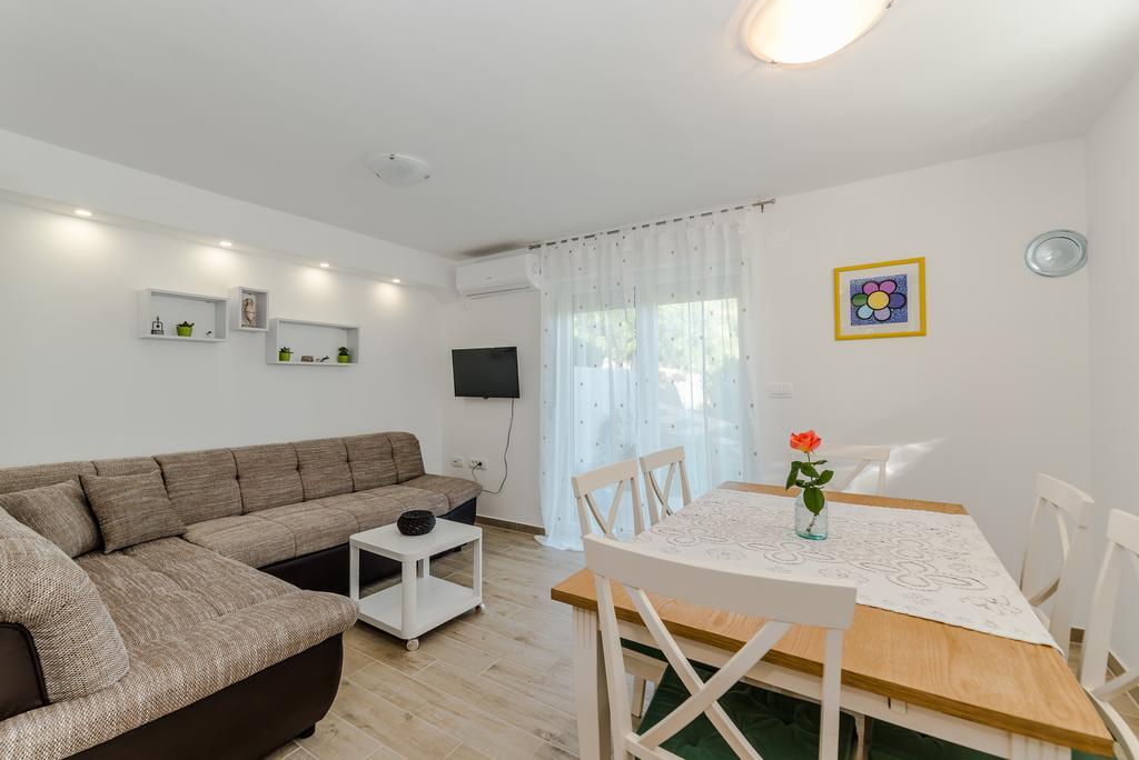Apartment Robinson Podvrsje エクステリア 写真