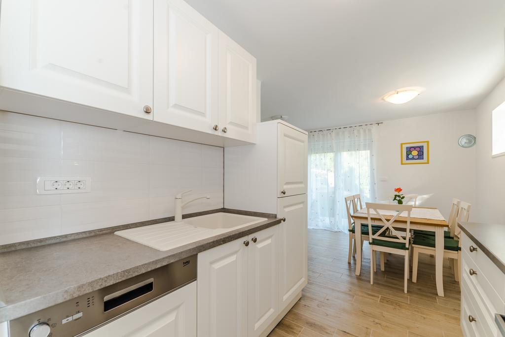 Apartment Robinson Podvrsje エクステリア 写真