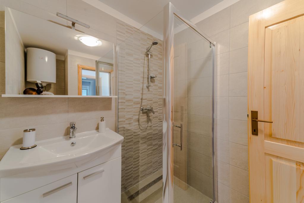 Apartment Robinson Podvrsje エクステリア 写真