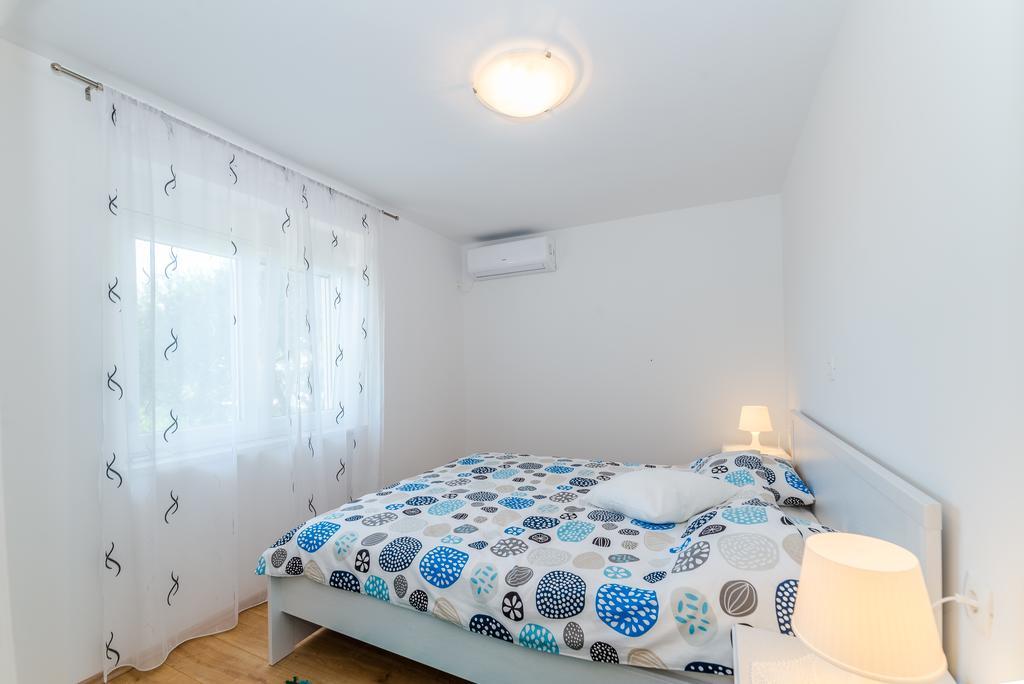 Apartment Robinson Podvrsje エクステリア 写真